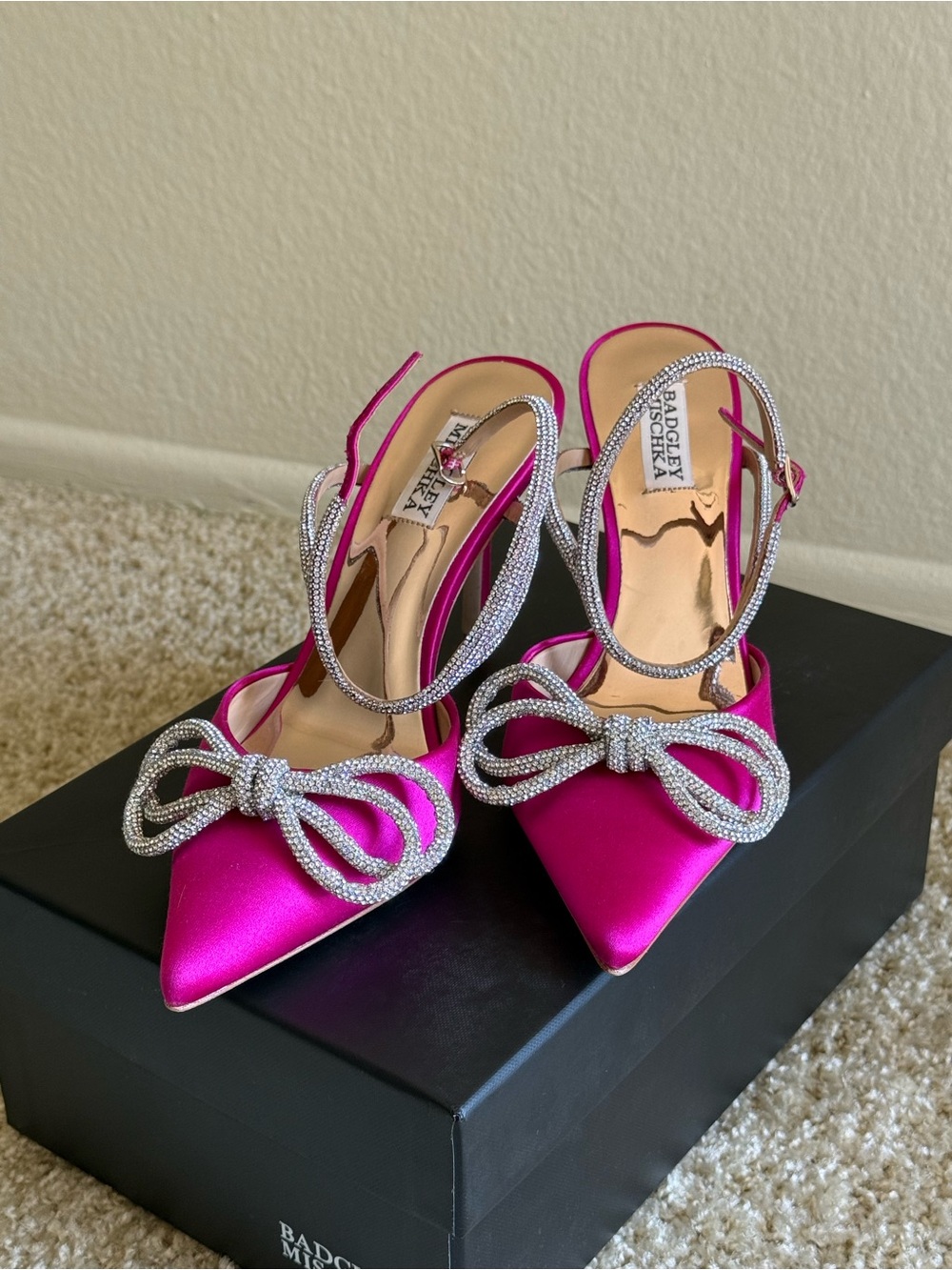 Badgley Mischka Jasmine Fuchsia Rhinestone Bow Satin Heels 8.5 New